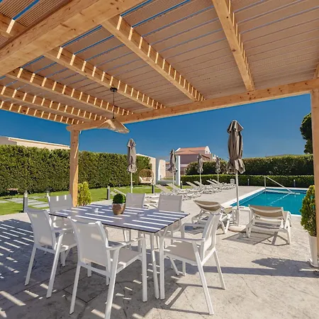 White Canvas Boutique B&B 3*