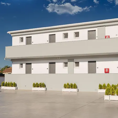B&B White Canvas Boutique 3*